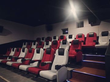 Artificial Leather Media Room Furniture 2+1 Layout For Auditorium Conference